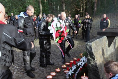 Podczas rajdu motocykliści odwiedzają miejsca polskiej pamięci narodowej. fot.: www.rajdkatynski.net