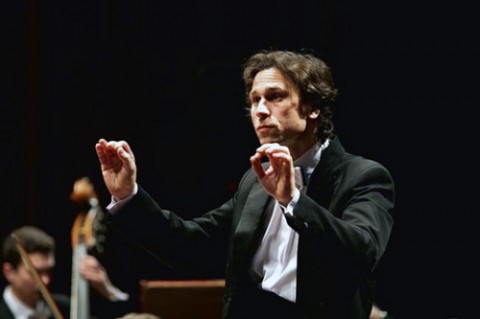 dyrygent i kierownik Filharmonii Kameralnej im. W. Lutosławskiego w Łomży Jan Milosz Zarzycki. fot.: kielce.gazeta.pl