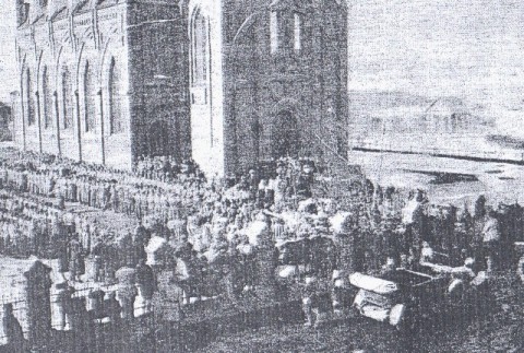Żołnierze i oficerowie I Korpusu Polskiego w Rosji przy kościele w Bobrujsku składają przysięgę Radzie Regencyjnej w Warszawie, 1918 r.