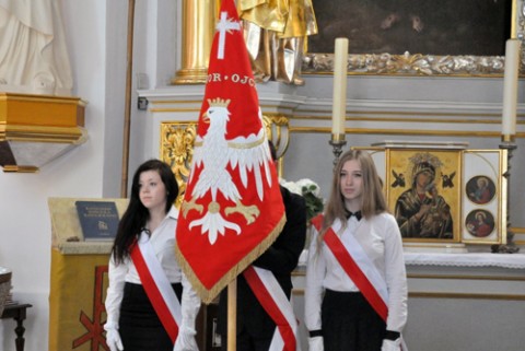 Podczas zakończenia roku szkolnego 2012/2013 w Liceum Ogólnokształcącym Niepublicznym Kolegium św. Stanisława Kostki, fot.: liceumpolonijne.edu.pl