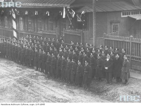 Kolo_portowe_Zwiazku_Rezerwistow_RP_na_zbiorce_w_Pinsku_lata_1931-1939_ NAC