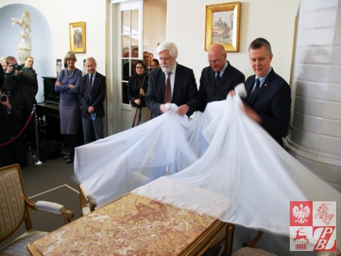Przekazanie_mebli