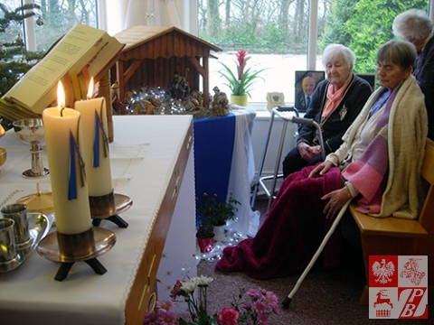 Rezydentki Domu Opieki "Jasna Góra" w Huddersfield podczas mszy św. w kaplicy. Od prawej: Zofia Skotnicka, Wincentyna Tkocz, Czesława Jarosz