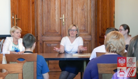 Podczas przyjęcia w Urzędzie Miasta Krakowa. Delegację z Białorusi wita Anna Okońska Wilkowicz, doradca Prezydenta Miasta Krakowa