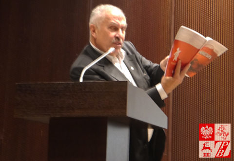Jurij_Popow_prezentuje_swoja_ksiazke_o_Monte_Cassino