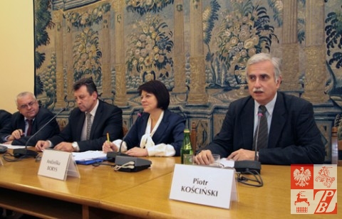 Paneliści  panelu poświęconego Karcie Polaka