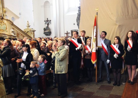 Polska młodzież z działającego przy SZ "Polska Macierz Szkolna" Liceum Społecznego im. Elizy Orzeszkowej, fot.: vgr.by