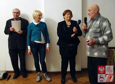 Na otwarciu wystawy przemawia Ryszard Dalkiewicz