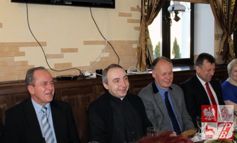 Goście przyjęcia konsul Zbigniew Pruchniak, ks. Andrzej Radziewicz, konsul generalny Andrzej Chodkiewicz oraz prezes ZPB Mieczysław Jaśkiewicz