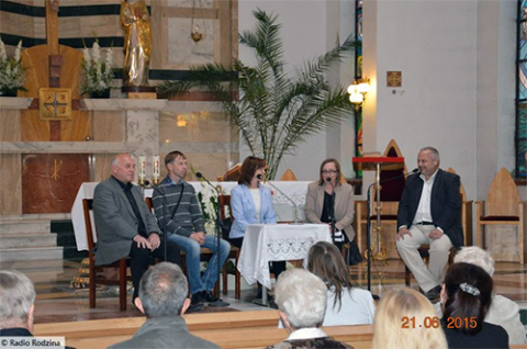 Panel "Rodacy-Rodakom" w kościele św. Jana Apostoła we Wrocławiu. Uczestnicy panelu: Krzysztof Grzelczyk, Jerzy Czupreta, Maria Tiszkowska, Ilona Gosiewska i Eugeniusz Gosiewski, fot.: Radio Rodzina